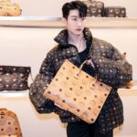 Jirakit Kuariyakul Instagram - ตามมาสัมผัสประสบการณ์การช้อปปิ้งแบบลักซ์ซูรี่ครั้งใหม่กันที่ “LUXE HALL” ชั้น M สยามพารากอน แบรนด์หรูระดับโลกมากมายยกขบวนเปิดเอ็กซ์คลูซีฟแฟล็กชิปสโตร์แห่งแรกในประเทศไทย ตอกย้ำความเป็น World Class Luxury Destination ของสยามพารากอนที่อยากให้เพื่อนๆ ทุกคนมาสัมผัสด้วยตัวเอง . #SiamParagon #WorldClassExperience #BeAmazed #LUXEHALLSiamParagon #LuxuryDestination Siam Paragon