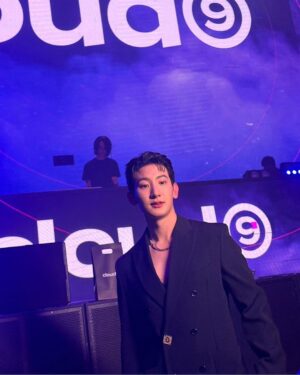 Jirakit Kuariyakul Instagram - Congratulations on your new chapter !! You are the special one! 
Wish you all success @bbrightvc  @cloud9.ent.official #cloud9entgrandopeningparty
