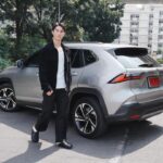 Jiratchapong Srisang Instagram – พร้อม Move อยู่แล้ว แค่บอกมา! จะพาไป Move กับ ALL-NEW YARIS CROSS
รถ SUV น้องใหม่ล่าสุดจากโตโยต้า ที่จะพาทุกคนมูฟชีวิตไปให้สุดๆ
 
คันนี้ดีไซน์ภายนอกแบบ Solid & Dynamic Design ส่วนดีไซน์ภายในก็คูลไม่แพ้กัน สะท้อนเอกลักษณ์แห่งความสปอร์ตสไตล์พรีเมียมได้ดีเยี่ยม มาพร้อมฟังก์ชันที่ครบครันและสะดวกสุดๆ
 
ขับสนุก! เต็มสมรรถนะที่ให้เรามูฟได้แบบสุดตัว ด้วยระบบไฮบริดประหยัดน้ำมันถึง 26.3 กม./ลิตร
และระบบความปลอดภัยขั้นสุดที่ทำให้มั่นใจตลอดเส้นทาง นี่แหละความความลงตัวของสไตล์ที่โดดเด่น
พร้อมตอบสนองไลฟ์สไตล์ที่หลากหลาย เพราะเส้นทางที่ไป ยังมีอะไรให้สุดอีกเยอะ
 
ALL-NEW YARIS CROSS “Move to the Max..มูฟชีวิตไปให้สุดๆ”
 
#TOYOTA #ALLNEWYARISCROSS #MoveToTheMAX
#มูฟชีวิตไปให้สุดๆ #สุดๆไปกับYarisCross