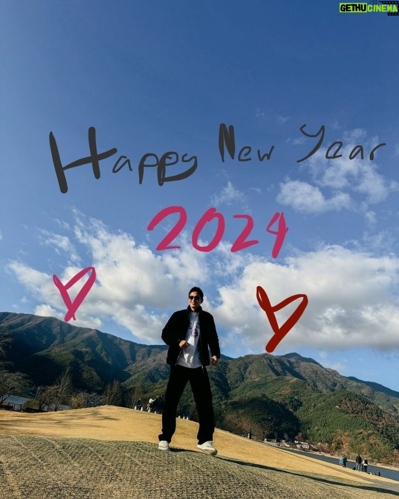 Jirayu Tangsrisuk Instagram - ขอให้เป็นปีที่ดี .. ปีที่มีความสุขในทุกๆวัน ครับ ☺️❤️