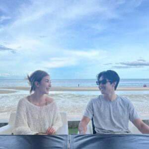 Jirayu Thantrakul Instagram - วันแห่งความรักในทัศนะของข้าพเจ้านั้น
มันไม่มีกฏอะไรมาบังคับว่าเราจะต้องมอบความรักอย่างมีขอบเขต ในเมื่อมนุษย์สามารถเผื่อแผ่ความรักได้อย่างไร้พรหมแดน และมันไม่จำเป็นต้องมีตรรกะใดๆเพื่อที่จะรัก แค่มีความปรารถนาที่ดีก็ประเสริฐมากแล้ว