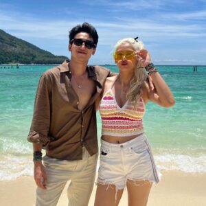 Jirayu Thantrakul Instagram - วันแห่งความรักในทัศนะของข้าพเจ้านั้น
มันไม่มีกฏอะไรมาบังคับว่าเราจะต้องมอบความรักอย่างมีขอบเขต ในเมื่อมนุษย์สามารถเผื่อแผ่ความรักได้อย่างไร้พรหมแดน และมันไม่จำเป็นต้องมีตรรกะใดๆเพื่อที่จะรัก แค่มีความปรารถนาที่ดีก็ประเสริฐมากแล้ว