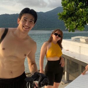 Jirayu Thantrakul Instagram - วันแห่งความรักในทัศนะของข้าพเจ้านั้น
มันไม่มีกฏอะไรมาบังคับว่าเราจะต้องมอบความรักอย่างมีขอบเขต ในเมื่อมนุษย์สามารถเผื่อแผ่ความรักได้อย่างไร้พรหมแดน และมันไม่จำเป็นต้องมีตรรกะใดๆเพื่อที่จะรัก แค่มีความปรารถนาที่ดีก็ประเสริฐมากแล้ว