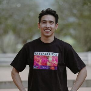 Jirayu Thantrakul Instagram - โปรพิเศษสำหรับภาพยนตร์ ปิดเมืองล่า  Pattaya 📽️

ซื้อเสื้อ 1 ตัว 799 บาท รับฟรีบัตรดูหนังรอบพิเศษพร้อมผม 1 ใบ 
รายละเอียดเพิ่มเติม Line : @soul_guu 

จำกัดเพียง 200 ที่นั่งเท่านั้น!!