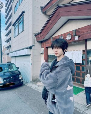 Jisung Instagram - 가족하고 여행. ☺️☺️☺️☺️

추억들은 점점 사라지고 
그 자리에서 새로운 추억들이 생겨난다

#여행 #힐링 #아직_많다