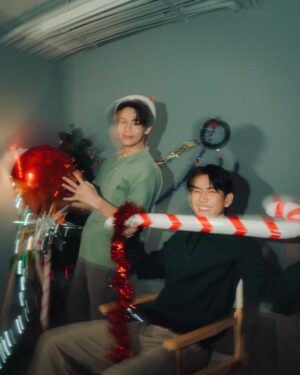 Jitaraphol Potiwihok Instagram - ปีนี้ขอพาหมอกเดย์มา Merry Christmas 🎄 ทุกคนนะคับ ตอนนี้ซีรี่ย์กำลังขมเลย แต่ไม่คายนะขอบอก เพราะศุกร์นี้จะ… 🫢