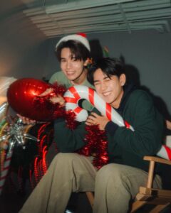 Jitaraphol Potiwihok Instagram - ปีนี้ขอพาหมอกเดย์มา Merry Christmas 🎄 ทุกคนนะคับ ตอนนี้ซีรี่ย์กำลังขมเลย แต่ไม่คายนะขอบอก เพราะศุกร์นี้จะ… 🫢