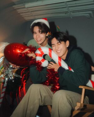 Jitaraphol Potiwihok Instagram - ปีนี้ขอพาหมอกเดย์มา Merry Christmas 🎄 ทุกคนนะคับ ตอนนี้ซีรี่ย์กำลังขมเลย แต่ไม่คายนะขอบอก เพราะศุกร์นี้จะ… 🫢