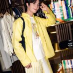 Jitaraphol Potiwihok Instagram - 🦊เมซง คิทสึเนะ เปิดตัวป๊อปอัพสโตร์แห่งใหม่ ที่ศูนย์การค้าเซ็นทรัลเวิลด์ เอาใจสาวกแบรนด์ ด้วยพื้นที่ร้านที่ถูกออกแบบอย่างพิถีพิถัน ตกแต่งด้วยผนังไม้พร้อมโลโก้ Fox อันเป็นเอกลักษณ์ของแบรนด์ พร้อมวางขายคอลเล็กชั่นใหม่สุดพิเศษ “Sweet Souvenirs” ที่ถูกรังสรรค์ขึ้นโดย Maison Kitsuné และ Hotel Olympia ร่วมสัมผัสประสบการณ์ที่ร้าน Maison Kitsuné ป๊อปอัพสโตร์แห่งใหม่ ที่ศูนย์การค้าเซ็นทรัลเวิลด์ โซน Atrium ชั้น 1 ได้แล้ววันนี้ โทร. 02-000-3482 #maisonkitsunebangkok