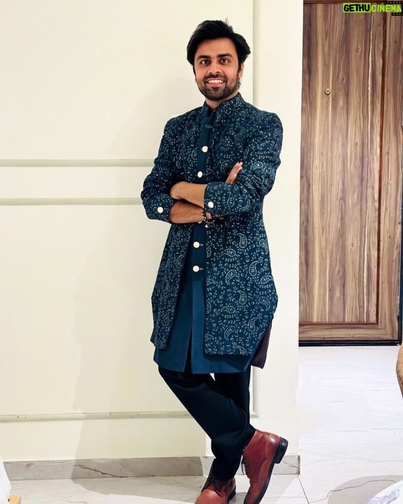 Jitendra Kumar Instagram - Ready for all the chaats !! #dulhankabhai Styled by @krishi1606 Wearing @mastersdesignerstudiosurat