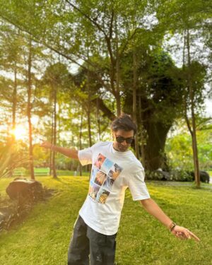 Jitendra Kumar Instagram - 🌿🌱🍀
#vibe #green