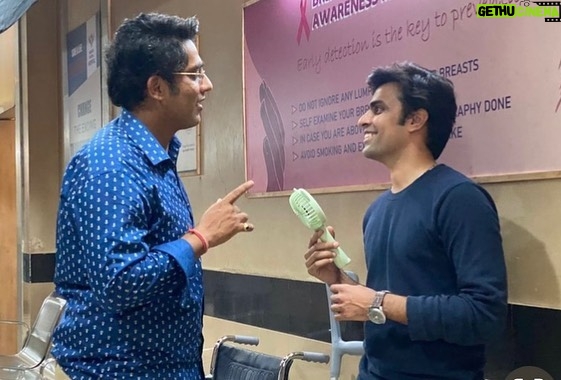 Jitendra Kumar Instagram - A Journey with this Kid : Met this person in 2012 on a set, he was acting in the project and I was an AD coordinating with actors, and their costume AD.. he was performing a Charachter I wanted to play badly.. so I met him with a jealous heart .. and when I saw him acting, and dekh ke laga ..acting theek hai insaan achcha hai shayad isliye isko wo role mila hai 😅 .. one of my first learning is that ..chahe kitna bhi talent ho insaniyat hona bahut jaruri hai .. we have a huge age difference… but I personally feel that I’m more mature than him and he is way more kiddish than me.. A great captain of any ship.. I’m thankful and feel lucky that Im part of his every new ship that he captained.. finally with a sinusoidal 10 years long Journey he made his first film with love and 200% dedication .. this movie is really special for me .. This is a moment which I will keep very close to my heart forever .. I am thankful to this man .. I m thankful to the audience who inspire me with their love ❤️ .. Thank you 🤗 @eightypackabs 🎩