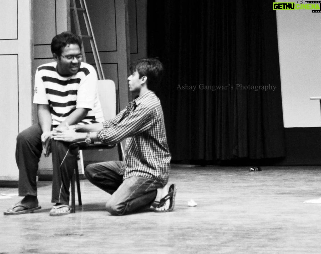 Jitendra Kumar Instagram - A Journey of two college friends: Kai baar mujhe poocha jata hai Acting ki training kaha se li .. here is my answer .. Im not a trained actor from any Acting school .. but this man is one of those first person who saw actor in me he believed more than me that I can act .. The memories are quite fresh how I met this guy who is college senior of mine and how we started working on plays in our college days .. how we are inspired by good movies .. good actors .. good directors .. poets.. writers.. story is 12 years long .. whatever new thing I learn about craft mostly came from him in regular conversations and discussions we do.. In the final month of IIT days he said mumbai chal main likhunga tu acting kar lena .. and we came to the city together .. in 3 months I left the city and in the train to bangalore I kept thinking about my acting .. about his belief in me .. I decided in the train journey it self “main fir aaunga “ and somehow I managed to do that.. if we talk about web entertainment world in India this man who started it all..recreated and renovated comedy sketches in India on youtube .. he inspires lots of enthusiastic writer-creators.. he has different level of patience .. focus and dedication when it comes to his work his writing .. his positivity and confidence can inspire anyone and definitely inspire me and made me what I am today .. He said 10 years back “ek saal jeetu ek saal mein movie banayenge “ aaj hum do dosto ki pehli movie Jaadugar naam se netlfix pe chal rahi hai .. and jaisa socha tha waisa pyaar logo se mil rha hai .. Im glad ki maine apni Introvertness chhupayi aur iss aadmi se milne us din apni lab chhod ke chala gaya.. Thank you and a tight hug to you @chhotathalaiva ❤️🎩⚽️ #Jaadugar #netflix