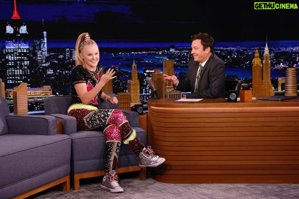 JoJo Siwa Instagram - Make sure you guys watch The Tonight Show tonight!!!! Jimmy and I do an epic dance battle and talk about so many things!!!! @fallontonight