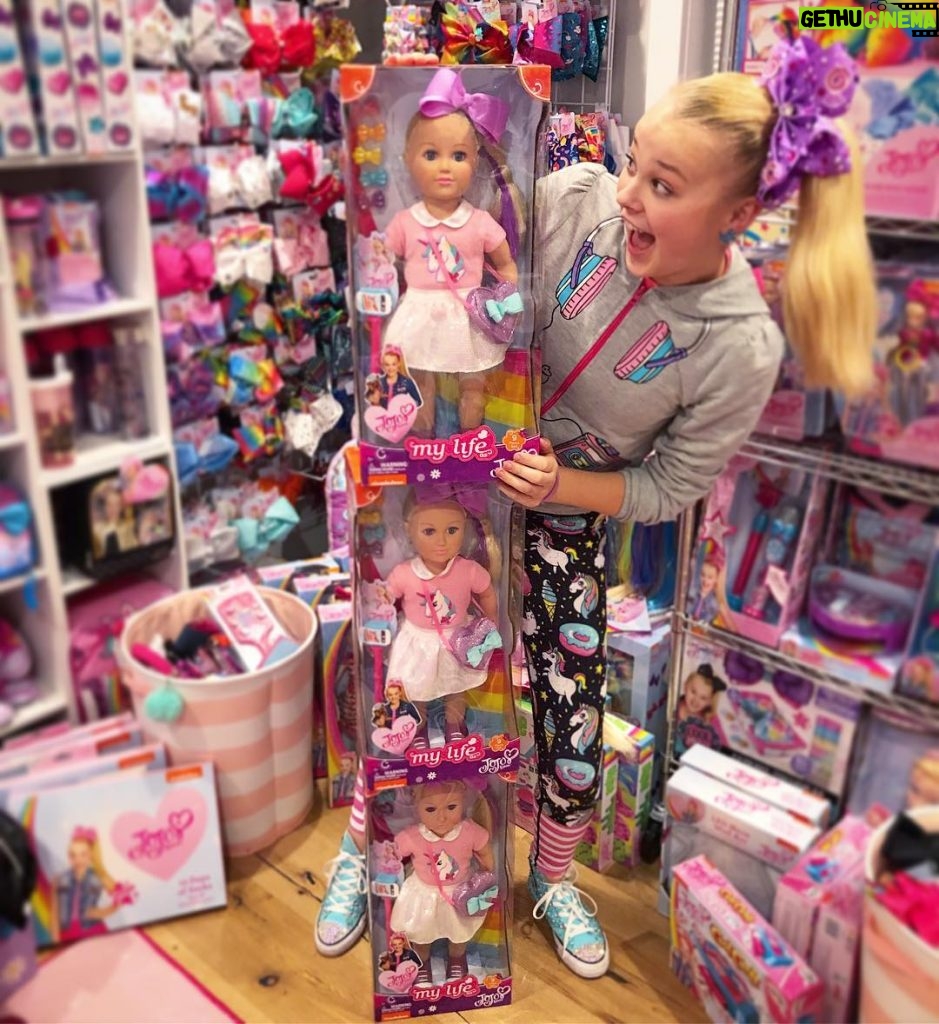 JoJo Siwa Instagram - MY NEW DOLL IS OUT!!🎉💜 You can buy the new KID IN A CANDY STORE “My life as” JoJo doll right now at Walmart!!🦄🔥 YAYYYY IM SO EXCITED!!!!!