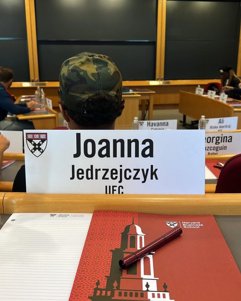Joanna Jędrzejczyk Instagram - after two days at @harvardhbs I just want more📕 what a journey, and it’s just the beginning so honored and happy to be part of Crossover Into Business Program, having a chance to learn from Professor @anitaelberse , meeting all of the athletes from all over the world and picking my Mentors @talalalalallalla & Romek Sadowski @sdwski (who doesn’t speak polish but he has Polish Roots) 🤗 can’t wait to learn and experience Harvard more. Guys! Never let anyone doubt you. Believe in yourself. Sky is the limit🚀 It’s time to leave Boston and fly to Vegas. Can’t wait to see @mateusz_gamrot performing this weekend and reaching the stars 🌟 Kiss 😘 PS would you be back to school again?🎒 … #harvardbusinessschool #harvard #crossoverprogram #boston #itsnevertoolate Harvard Business School