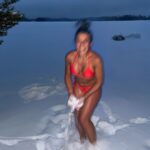 Joanna Jędrzejczyk Instagram - while in Finland🇫🇮 sauna & snow would you do that? 🧖🏻‍♀️ ❄️ SAUNA | SNOW | FINLAND | FINNISHSAUNA #finland #finlandia #snowbath #sauna #finnishnature #finnishsauna #icebath