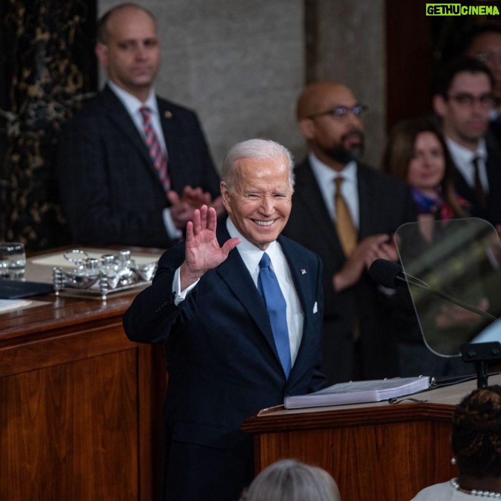 Joe Biden Instagram - It’s because of you that our country is stronger, our future is brighter, and America is coming back. Let’s keep it going. Chip in at the link in my bio to join us.