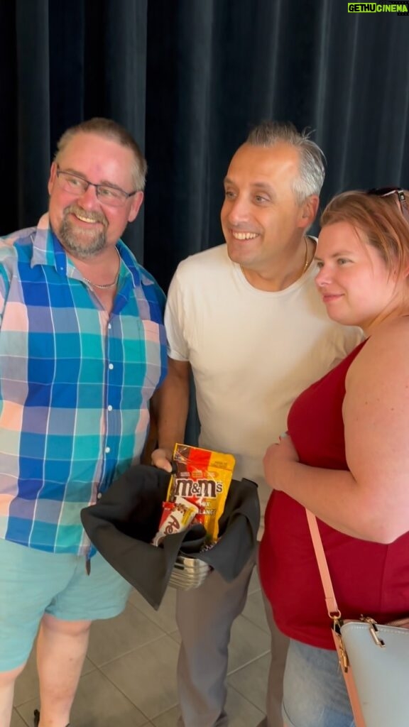 Joe Gatto Instagram - Surprised some fans with candies before the show. Come on out peeps. Www.JoeGattoOfficial.com for cities and tickets.