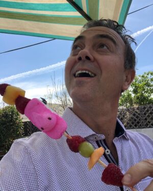 Joe Lo Truglio Instagram - 🟣🟡Happy Easter!🟡🟣
☀️from sunny Burbank, CA☀️
🌸🌼🌸🌼💐🌺🌻🌼🌸🌼