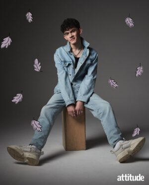 Joe Locke Instagram - Double denim darling
Attitude May/June Issue out now 💕🍂