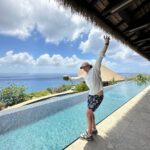 Joel Courtney Instagram - The only thing I want to drink out of is a coconut. Change my mind in the comments 👇🏼👇🏼 #britishvirginislands #paradise #onia