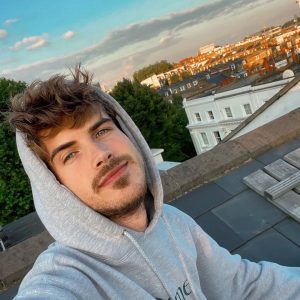 Joey Graceffa Instagram - missing England already 🥺🇬🇧 my solo summer in the city trip was something I’ll never forget… made new friends, reconnected with old ones, and grew a lot from being on my own. England feels like a second home to me, and I’m sure I’ll be back soon 😉