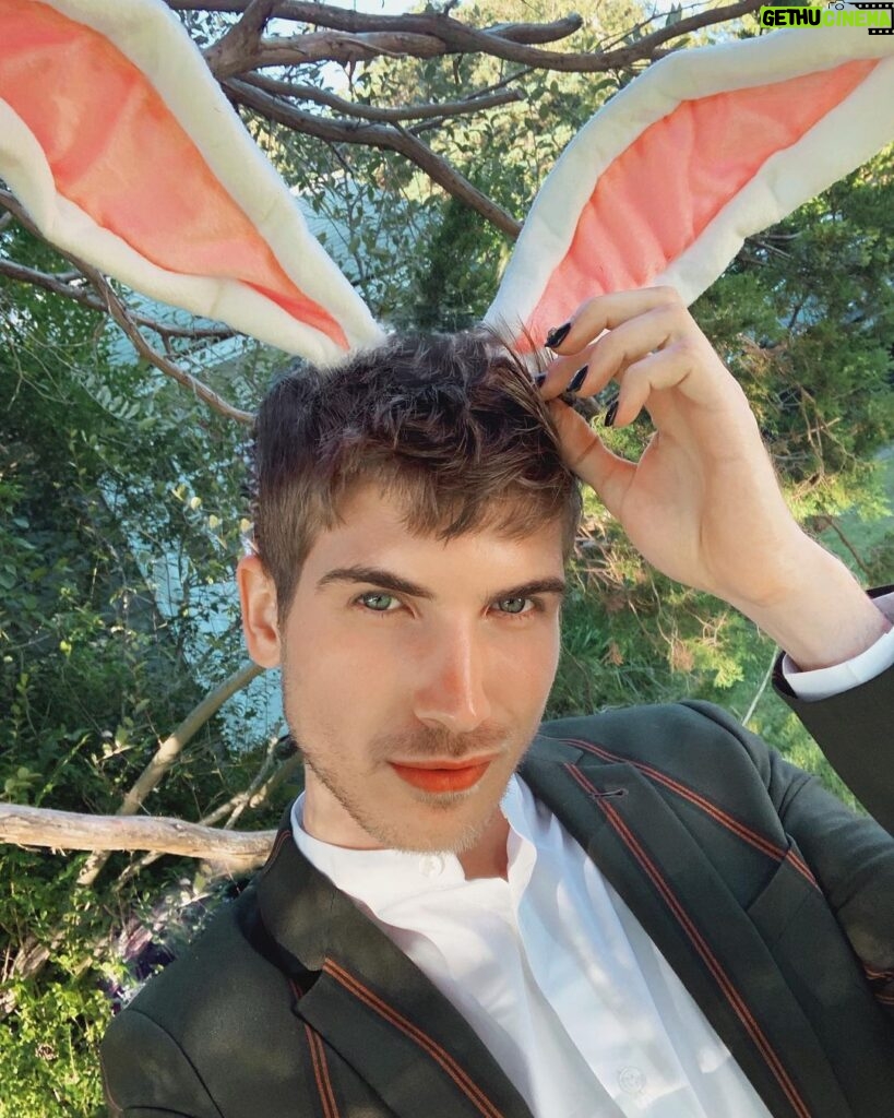 Joey Graceffa Instagram - Do I have your attention?! 🐰 If you wanna play make-believe with me at an exclusive private Murder Mystery dinner next week hosted by yours truly…to enter this giveaway make sure you follow @themurdermysterycompany and tag your friends here in the comments for the chance to win! They are the best in mystery entertainment so you know this night is gonna be a night to remember! #ad • • • • To be eligible to win you must be at least 16 years old and living in California. Winner does get a plus one. No purchase necessary. Giveaway will end on September 16 at 11:59pm PTS. Winners will be chosen at random and contacted through DM on September 17 #ad 🐰