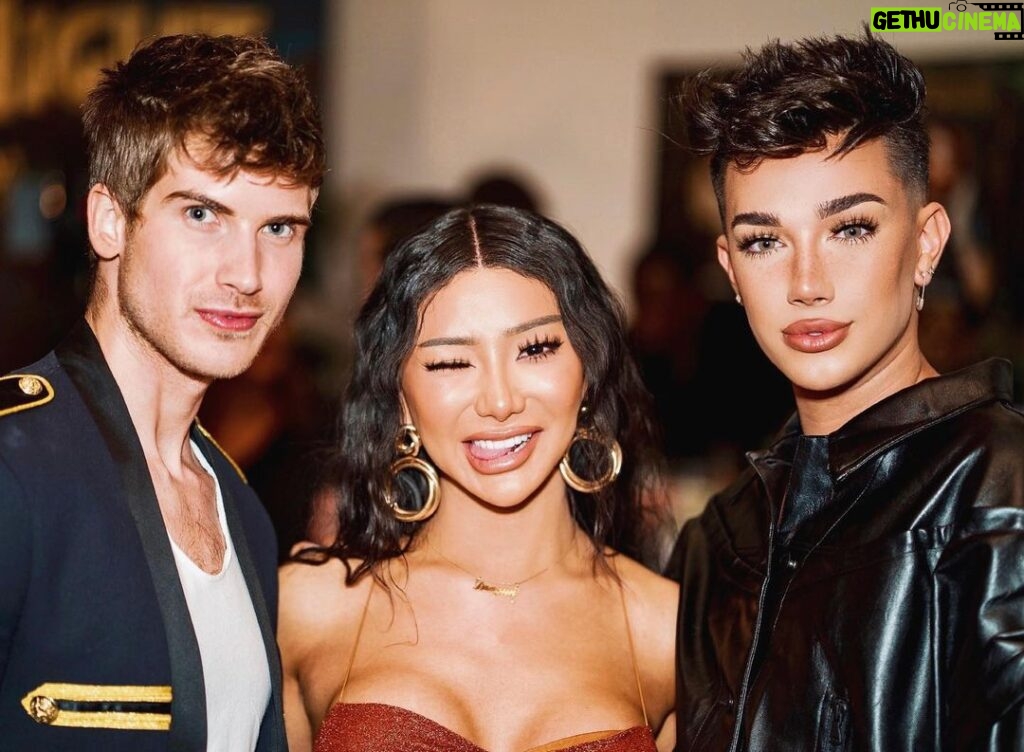 Joey Graceffa Instagram - Escaped the night but couldn’t escape these two 😩