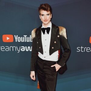 Joey Graceffa Instagram - WE WON A STREAMY! 🎉 Well, two..but who’s counting ..hehe. Thank you to everyone who has supported me, this show, the cast & our entire @escapethenight team, I love you and I’m so excited for what’s next 😈 And a massive thank you to @viktorluna for creating this beautiful custom lewk for me, go show him some love! 🖤