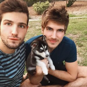 Joey Graceffa Instagram - Time flies when you’re in love! 💕Can’t believe it’s been 5 years since I met this beautiful man. Sometimes being picky has its perks 🥰 Even though we are complete opposites in so many ways... we still fit together perfectly . Happy 5 year anniversary @misterpreda Love you to the moon and back mister ❤️