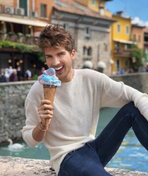 Joey Graceffa Instagram - I only bought this gelato for the pic 😭🌈🍦🦄 comment only pink and blue emojis for a ❤️