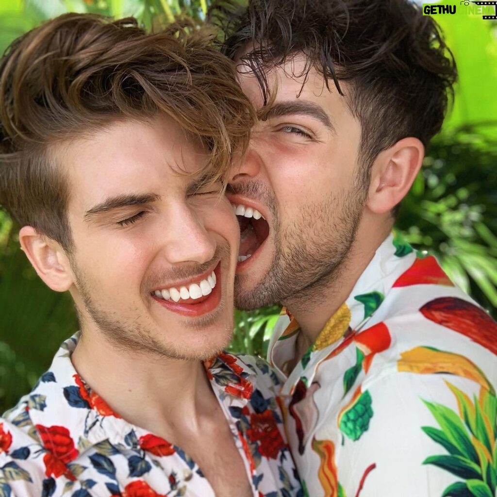 Joey Graceffa Instagram - Time flies when you’re in love! 💕Can’t believe it’s been 5 years since I met this beautiful man. Sometimes being picky has its perks 🥰 Even though we are complete opposites in so many ways... we still fit together perfectly . Happy 5 year anniversary @misterpreda Love you to the moon and back mister ❤️
