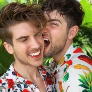 Joey Graceffa Instagram - Time flies when you’re in love! 💕Can’t believe it’s been 5 years since I met this beautiful man. Sometimes being picky has its perks 🥰 Even though we are complete opposites in so many ways... we still fit together perfectly . Happy 5 year anniversary @misterpreda Love you to the moon and back mister ❤️