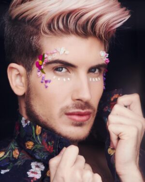 Joey Graceffa Instagram - your crush is coming, act natural 🌺 you guyyyyys tour tickets are selling out quickly of elite + vip! click the link in bio to MEET ME AND HANG OUT FOR THE PRE-SHOW! 💕 💄 by @diana_ivanov_ & 📸 shot by @michaelbecker88