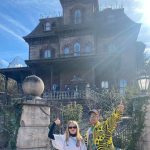 Joey King Instagram - The only way to the twilight zone, is through Paris👻 thank you so much @disneylandparis for having us, Ratatouille the ride did something to my soul, Crush’s coaster is elite, and Autopia reminded me of me and my sisters arguing over who would drive when we were kids 🥰….we truly loved every second 🐀🐢 Disneyland Paris
