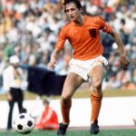 Johan Cruijff Instagram - We think about you Johan. Especially today. 🧡 76 years ago the world met @johancruyff. 1️⃣4️⃣ #NothingLikeOranje #CruyffLegacy 14