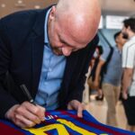 Johan Cruijff Instagram - Eager to continue @johancruyff's legacy 💛 The Cruyff Foundation reach the age of 25 growing the way they have done so, supporting sport as a tool for social inclusion for children and young people with special needs and from disadvantaged backgrounds. 🤝 #CruyffFoundation #CruyffLegacy #25yearsofCreatingSpace Barcelona, Spain