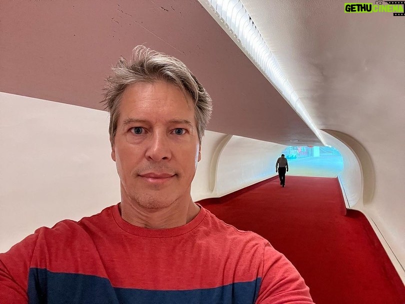 John Barrowman Instagram - It’s Throwback Saturday and we’re flying TWA! This is the Eero Saarinnen TWA terminal at JFK - Now converted to a fabulous retro hotel. @scottmale #lgbtqia #jfk #retro #airline #twa Sayville Ferry Service