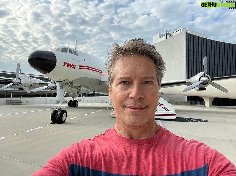 John Barrowman Instagram - It’s Throwback Saturday and we’re flying TWA! This is the Eero Saarinnen TWA terminal at JFK - Now converted to a fabulous retro hotel. @scottmale #lgbtqia #jfk #retro #airline #twa Sayville Ferry Service