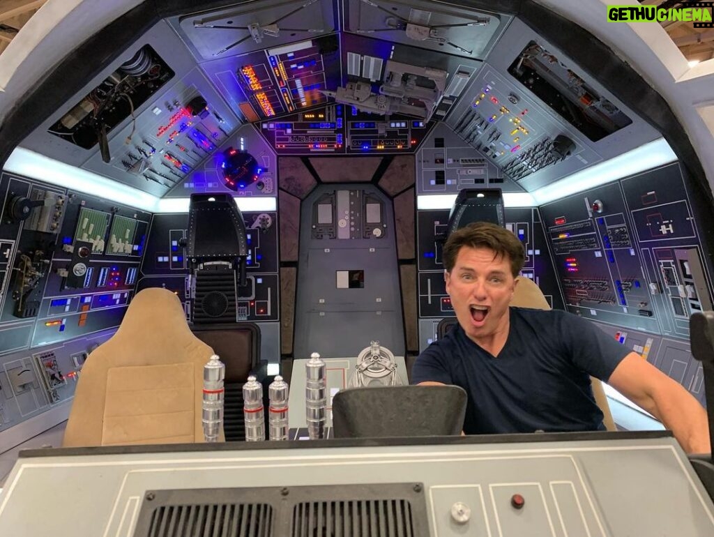 John Barrowman Instagram - May The 4th Be With You! . . #starwars #lgbtq #maythe4thbewithyou #fanboy #fangirl #childhood #love #conventionlife Palm Springs, California