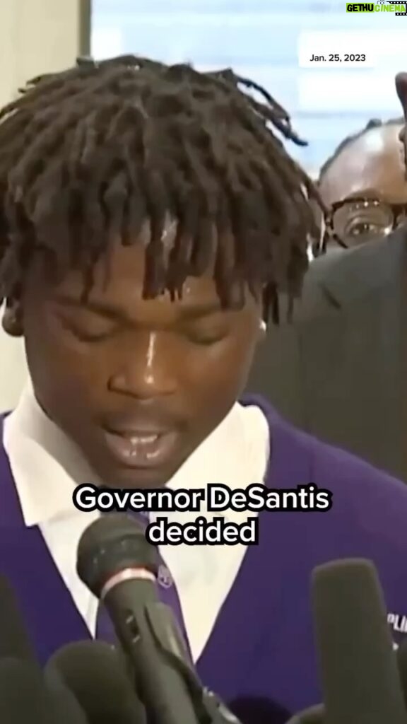 John Barrowman Instagram - Yes! Yes! Yes! Posted @withregram • @theebillyporter 🔁 @msnbc At a press conference in Florida, high school student Elijah Edwards responds to Ron DeSantis’ decision to reject a new AP African American studies course.