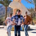 John Barrowman Instagram – Who did it better? 🥹 Marylin made me do it 🙈

#tingtingtangting #dancechallenge #palmsprings #visitpalmsprings #reels #trending #trendingdances Palm Springs, California