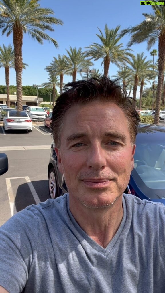 John Barrowman Instagram - Hey everyone heading to Huntington West Virginia to @huntingtoncomiccon Unfortunately, I hate to do this at the last minute but I’m going to have to cancel as my mother was rushed into the hospital last night and she is not very well. I think it’s only right that I stay with my family at this time. I want you to still have fun and spread the lgbtqia+ love and con love all over the convention. Hopefully I’ll see you next time. Lots of love JB Palm Springs, California
