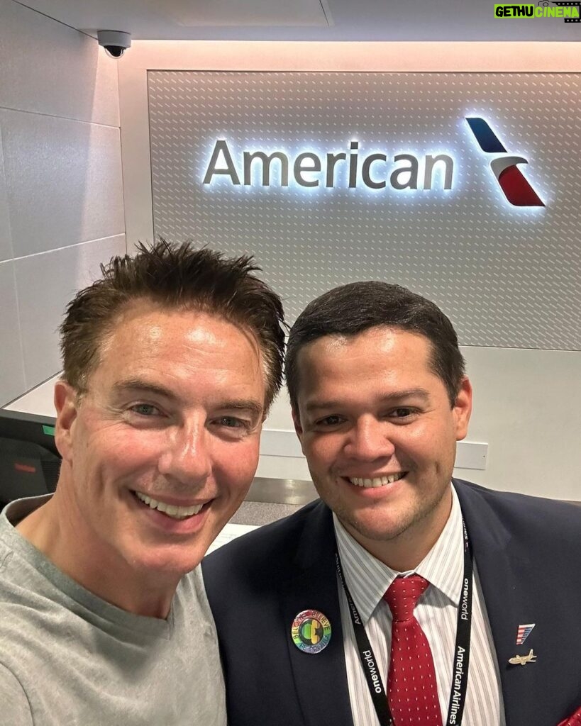 John Barrowman Instagram - "Kudos to @americanair for the outstanding service at Heathrow! 🌟 Despite a rough morning with delays and cancellations from a code share partner your staff especially Juan and Tas made us feel calm, comfortable and at home. Thanks for turning our travel experience around! #GreatService #Heathrow #lgbtqia #family #americanairlines #outstandingemployee @jcvelaszco24 Heathrow Airport