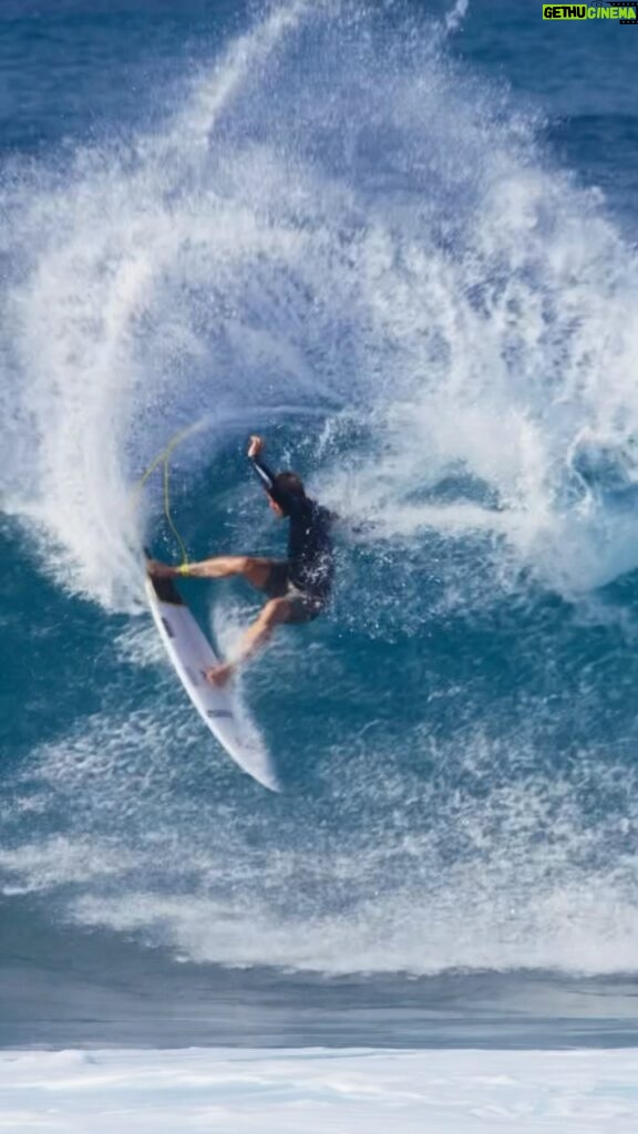 John John Florence Instagram - Been working really hard with the team this last month on getting ready for the year, really stoked where the boards are at. We have brought up the volume and adjusted the tails on some of the boards, as well as riding some bigger fins in search of more power and drive! Can’t wait for the year!!! @pyzelsurfboards @futuresfins @rosswilliamshawaii @erik_knutson_ 🎥 @jarebutter