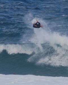 John John Florence Instagram - Fun times at main break this morning with @lukeswanson_ _ 🎥 @erik_knutson_