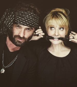 Johnny Galecki Instagram - Happy birthday to @themelissarauch An immense talent and an even bigger heart. Love you, Soul Sista. #funwithscarves