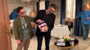 Johnny Galecki Instagram - The incomparable #chucklorre on clapboard for the final take of the final live scene of the final episode. @bigbangtheory_cbs ❤️