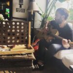 Johnny Galecki Instagram - Morning 🎸 and Connect 4.